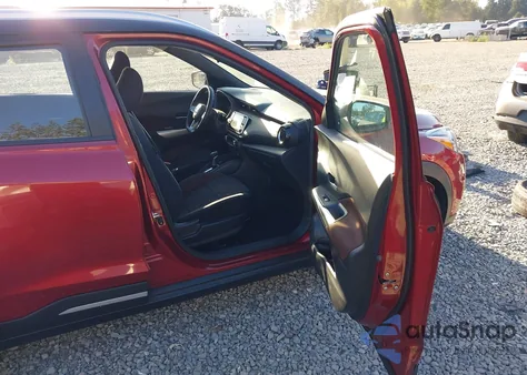 2019 Nissan Kicks Sr from USA, damaged, VIN 3N1CP5CU8KL559700